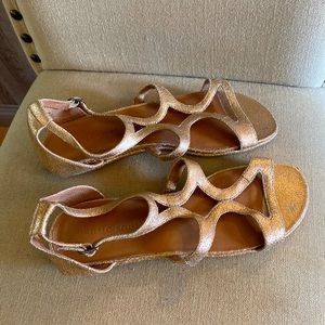 Gentle Souls Kenneth Cole Oak Metallic Crackle Gladiator Sandals Rose Gold 10